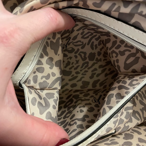 🚀 MASTER SALE Guess - 90s Handbag! - Picture 11 of 11